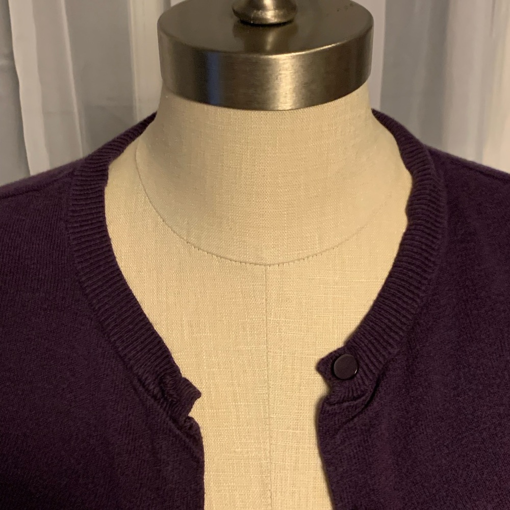 NEW YORK & COMPANY LONG SLEEVES BUTTON DOWN TOP - Picture 5 of 8